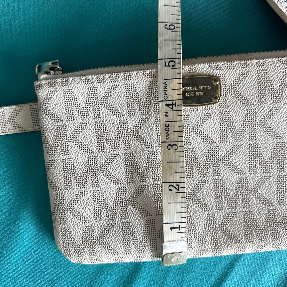 Michael Kors White and Tan Belt Bag - Picture 11 of 12